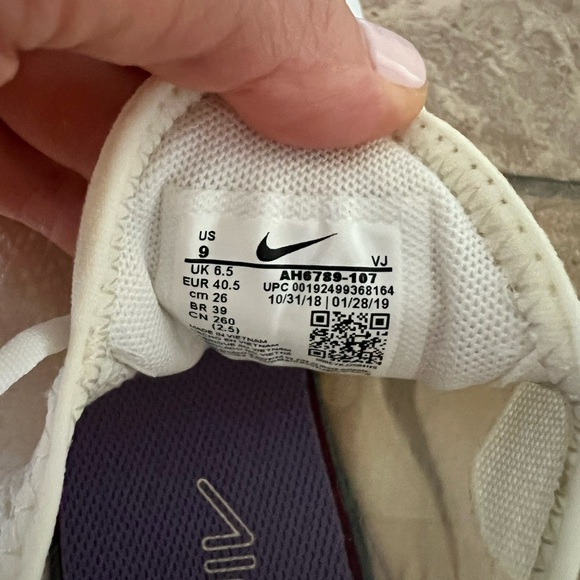 Purple and white Nike AirMax 270 - Picture 4 of 4